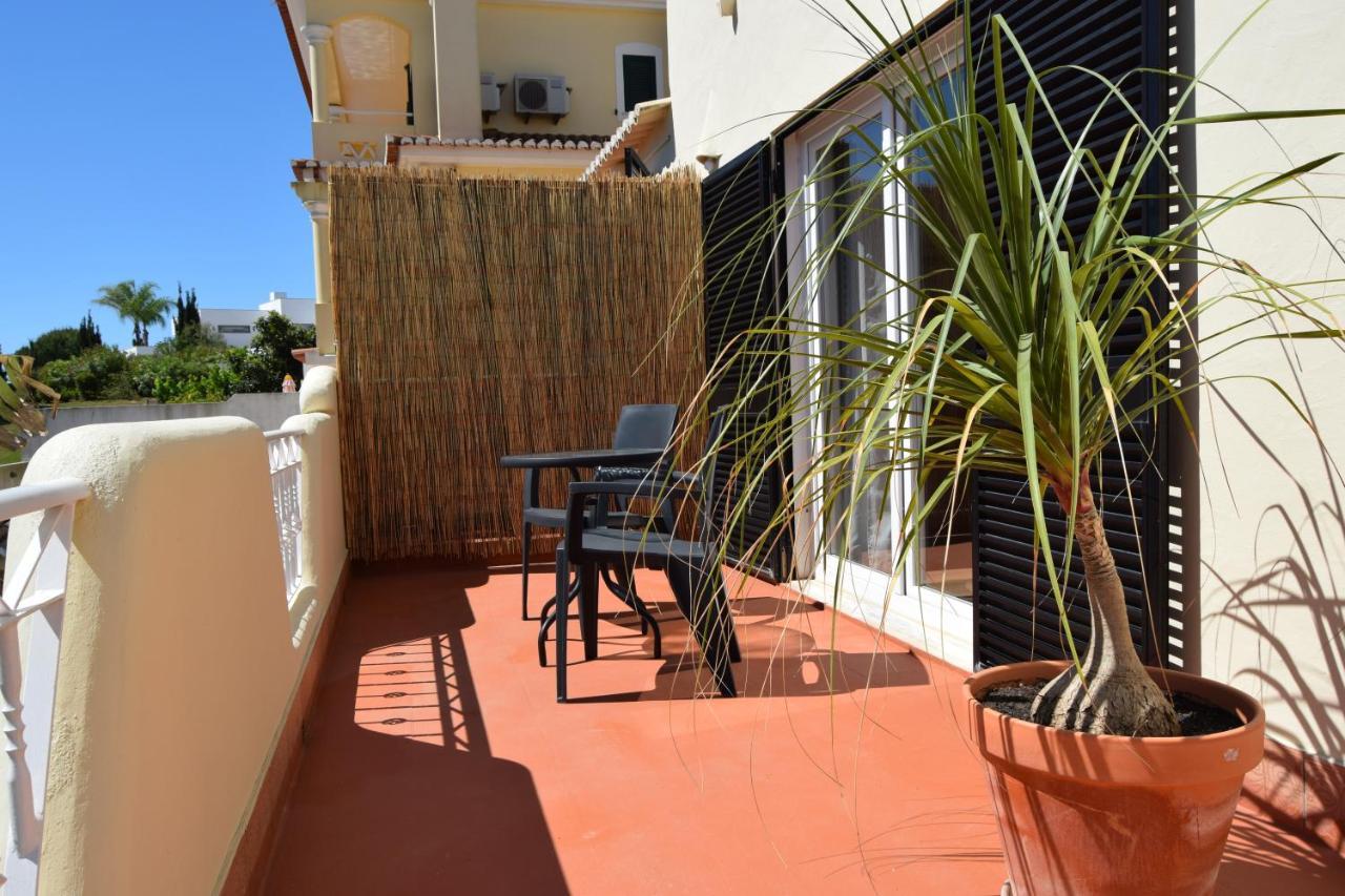 Hotel Family House à Lagos Extérieur photo